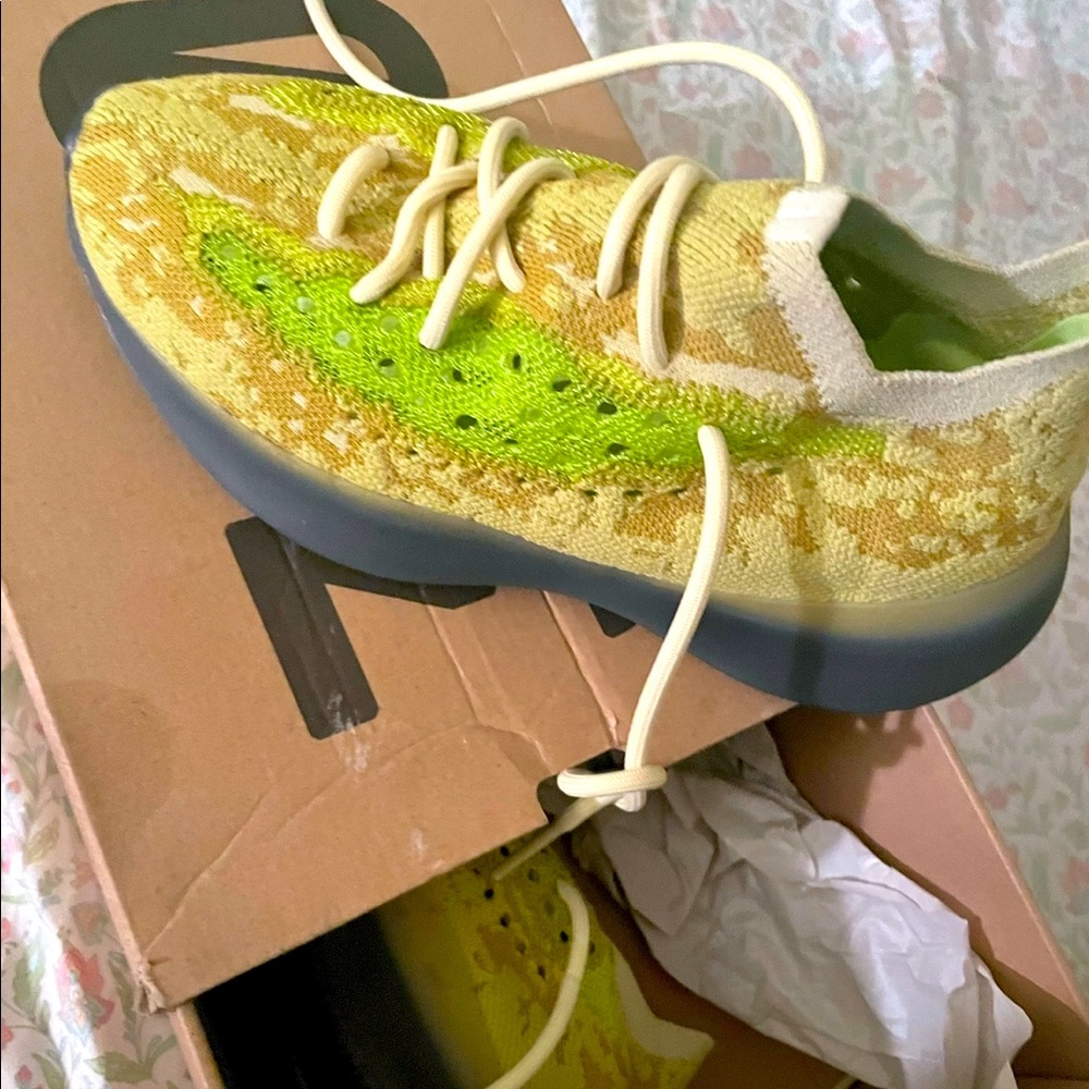Yeezys brand new size 6.5